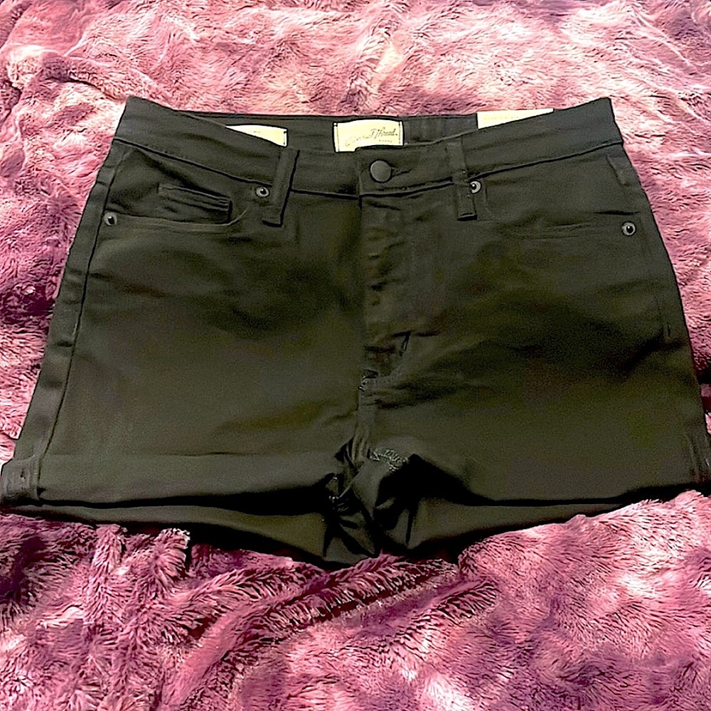 *NWT*Universal Thread High Rise Cuffed Black Midi Shorts- Sz 6